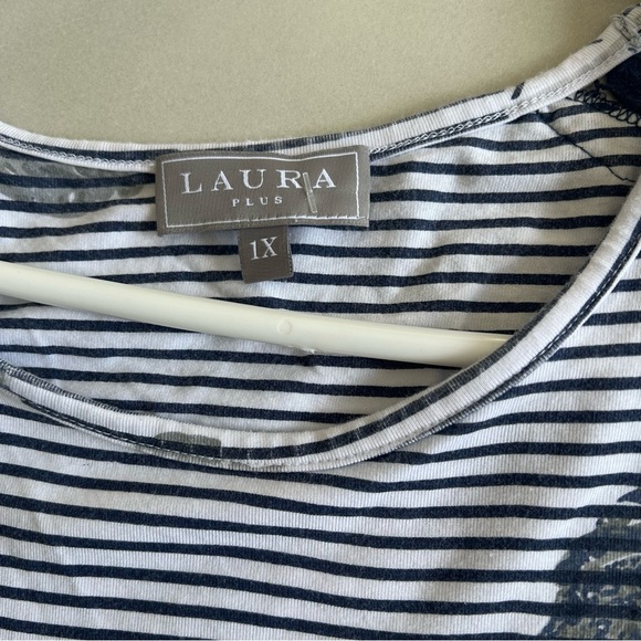 Women’s  Laura Plus Navy and White Striped Floral Top With Lace Sleeves. Size 1X - Picture 7 of 8